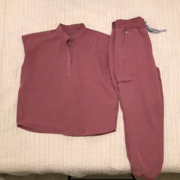 Mauve Zamora high waisted joggers and Rafaela oversized scrub top. - Picture 1 of 6